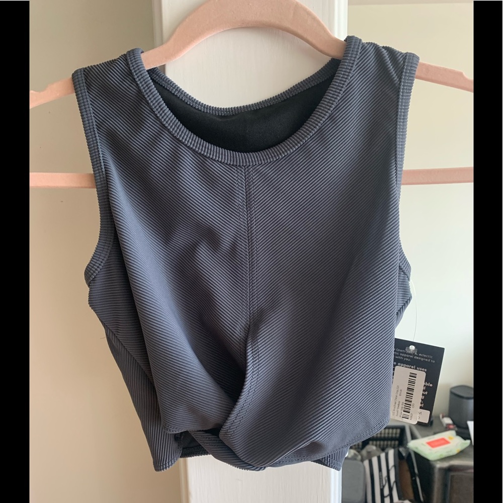 Onzie Bra front twist crop